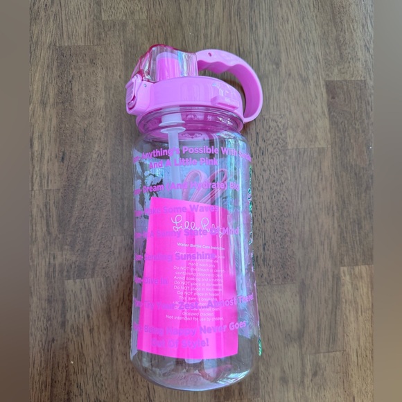 NWT Lilly Pulitzer Water Bottle 50.7fl oz. Mandevilla Baby Always Worth It - Picture 11 of 12